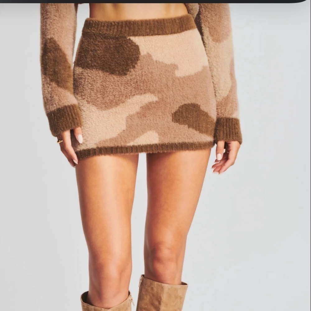 NWT TETRA FUZZY SKIRT